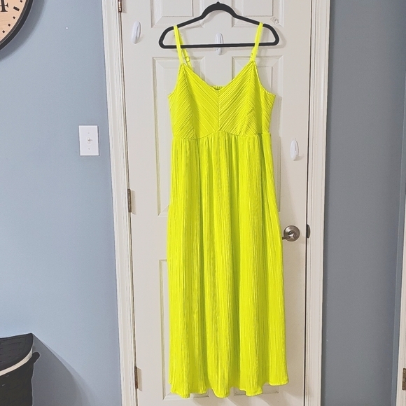 Torrid Maxi Sleeveless V-Neck Adjustable Spaghetti Straps Neon Green Dress. - Picture 2 of 16